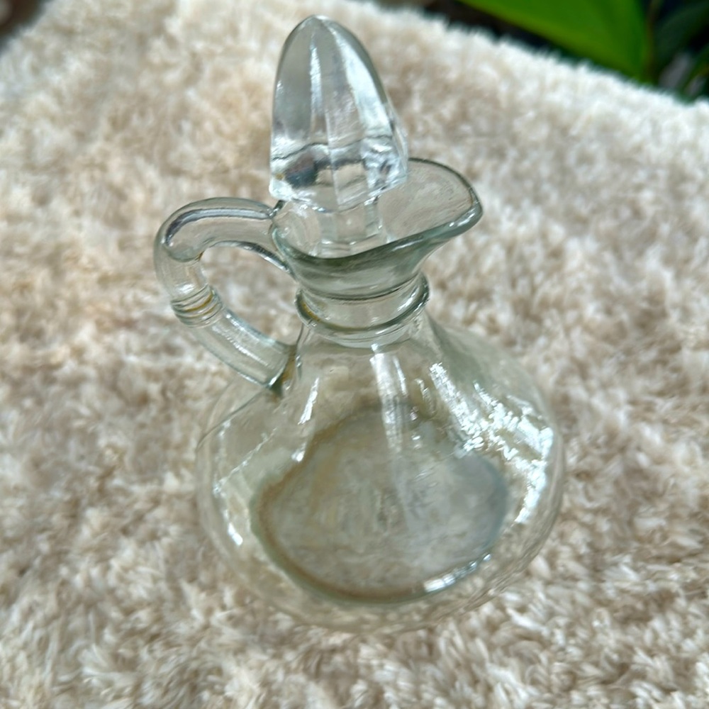 VINTAGE oil/vinegar cruet.Approximate height.5 1/2”by width 3 1/2”.#13 on bottom